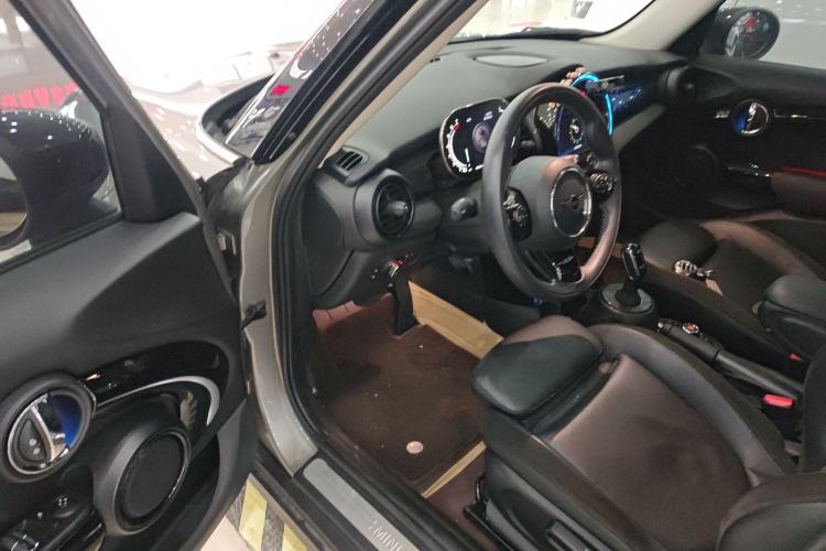 Used MINI 2021 1.5T COOPER Artist Five-Door Edition Driver Seat