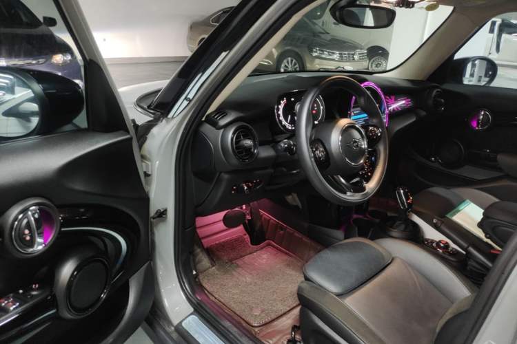 Used MINI 2021 1.5T COOPER Artist Five-Door Edition Driver Seat
