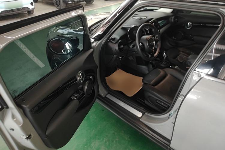 Used MINI 2021 1.5T COOPER Artist Five-Door Edition Driver Seat