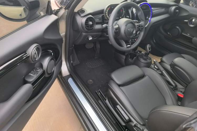 Used MINI 2021 1.5T COOPER Classic Edition Driver Seat