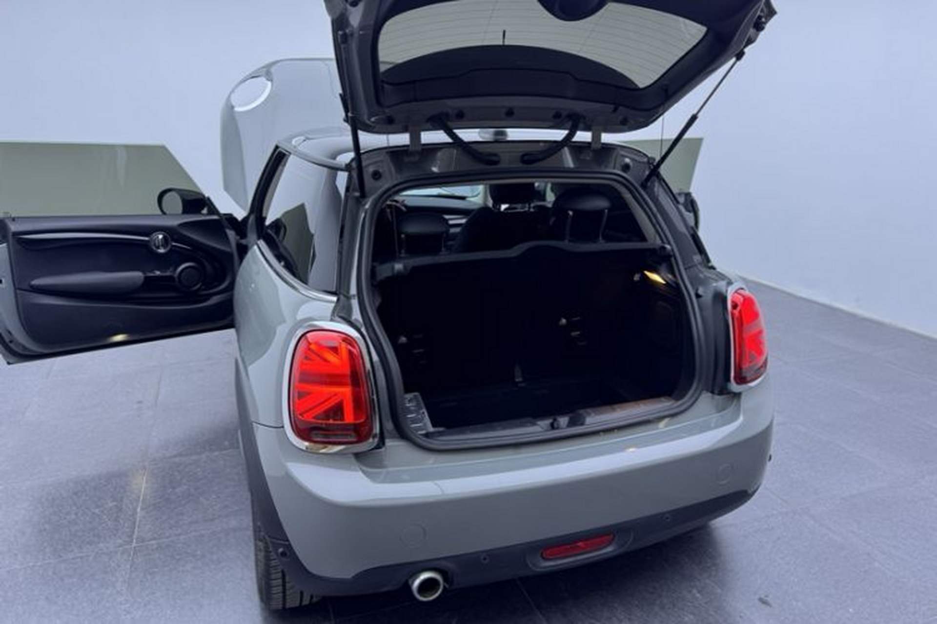 Used MINI 2021 1.5T COOPER Classic Edition Exterior 2