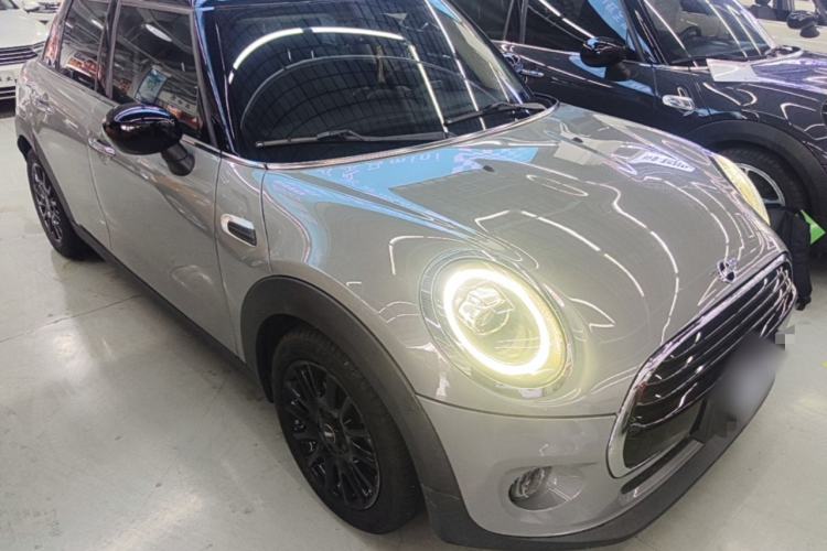 Used MINI 2021 1.5T COOPER Classic Edition Five-Door Version Front Right 45 Deg
