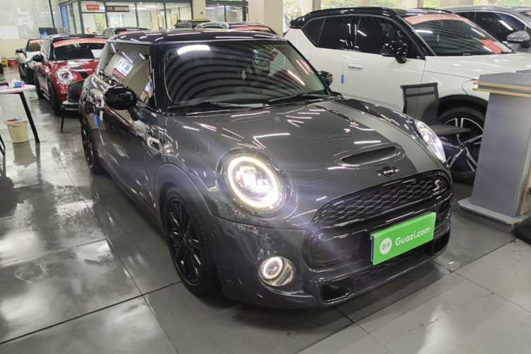 Used MINI 2021 2.0T COOPER S Classic Edition Front Right 45 Deg