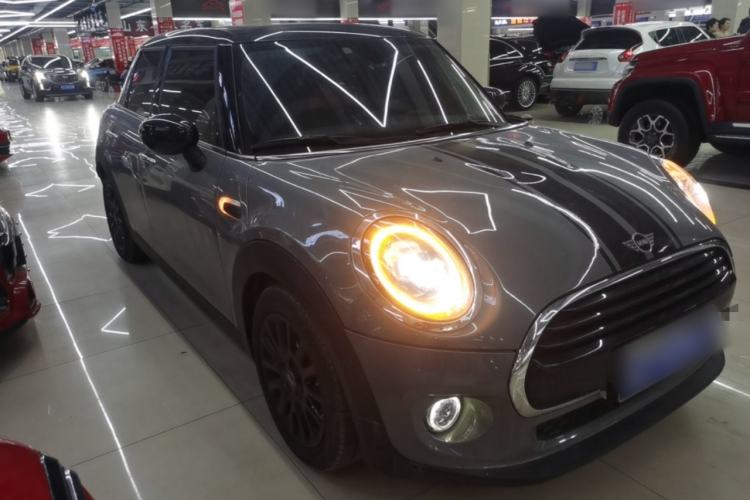 Used MINI 2021 1.5T COOPER Classic Edition Five-Door Version Front Right 45 Deg