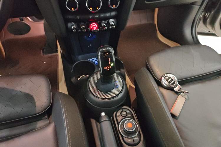 Used MINI 2021 1.5T COOPER Artist Five-Door Edition Gear Lever