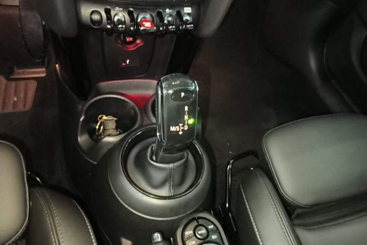 Used MINI 2021 1.5T COOPER Classic Edition Five-Door Version Gear Lever