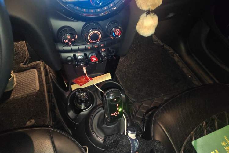 Used MINI 2021 1.5T ONE PLUS Five-Door Edition Gear Lever