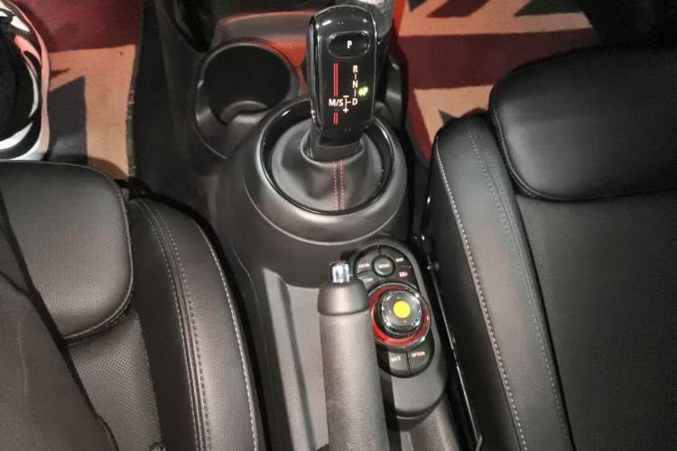 Used MINI 2021 2.0T COOPER S Classic Edition Gear Lever