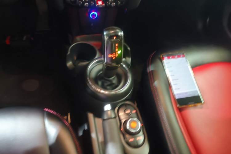 Used MINI 2021 1.5T ONE PLUS Five-Door Edition Gear Lever