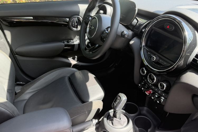 Used MINI 2021 1.5T COOPER Artist Five-Door Edition Interior 2
