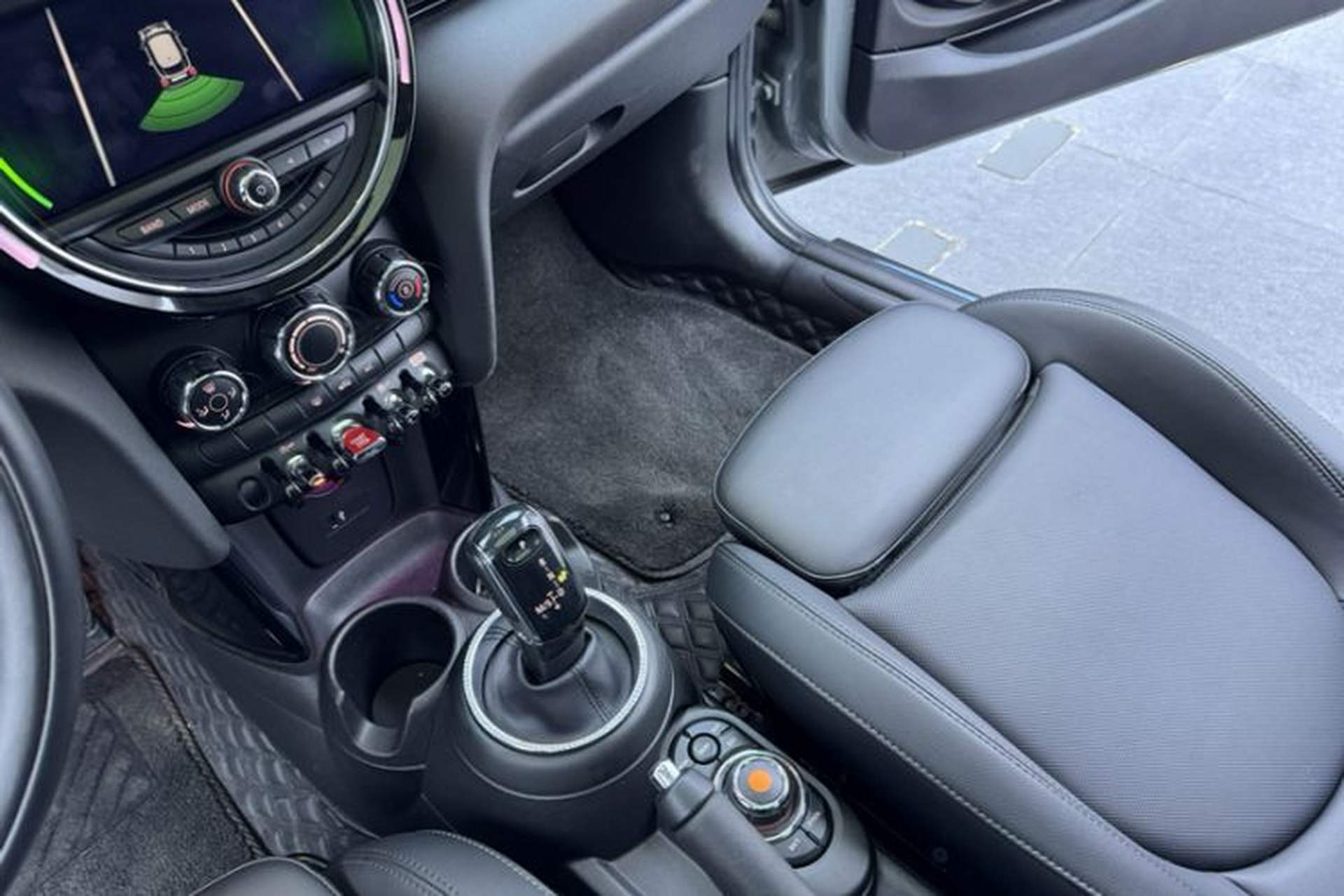 Used MINI 2021 1.5T COOPER Classic Edition Interior 2