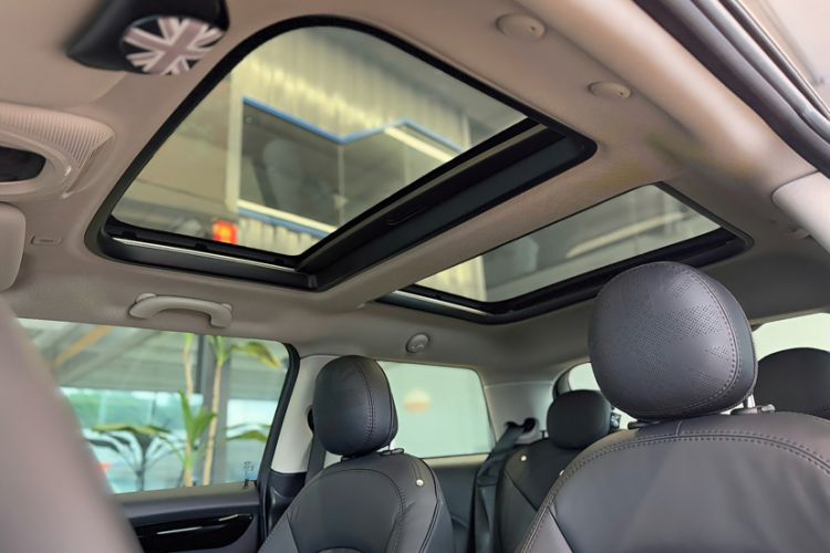 Used MINI 2021 2.0T COOPER S Artist Interior 3
