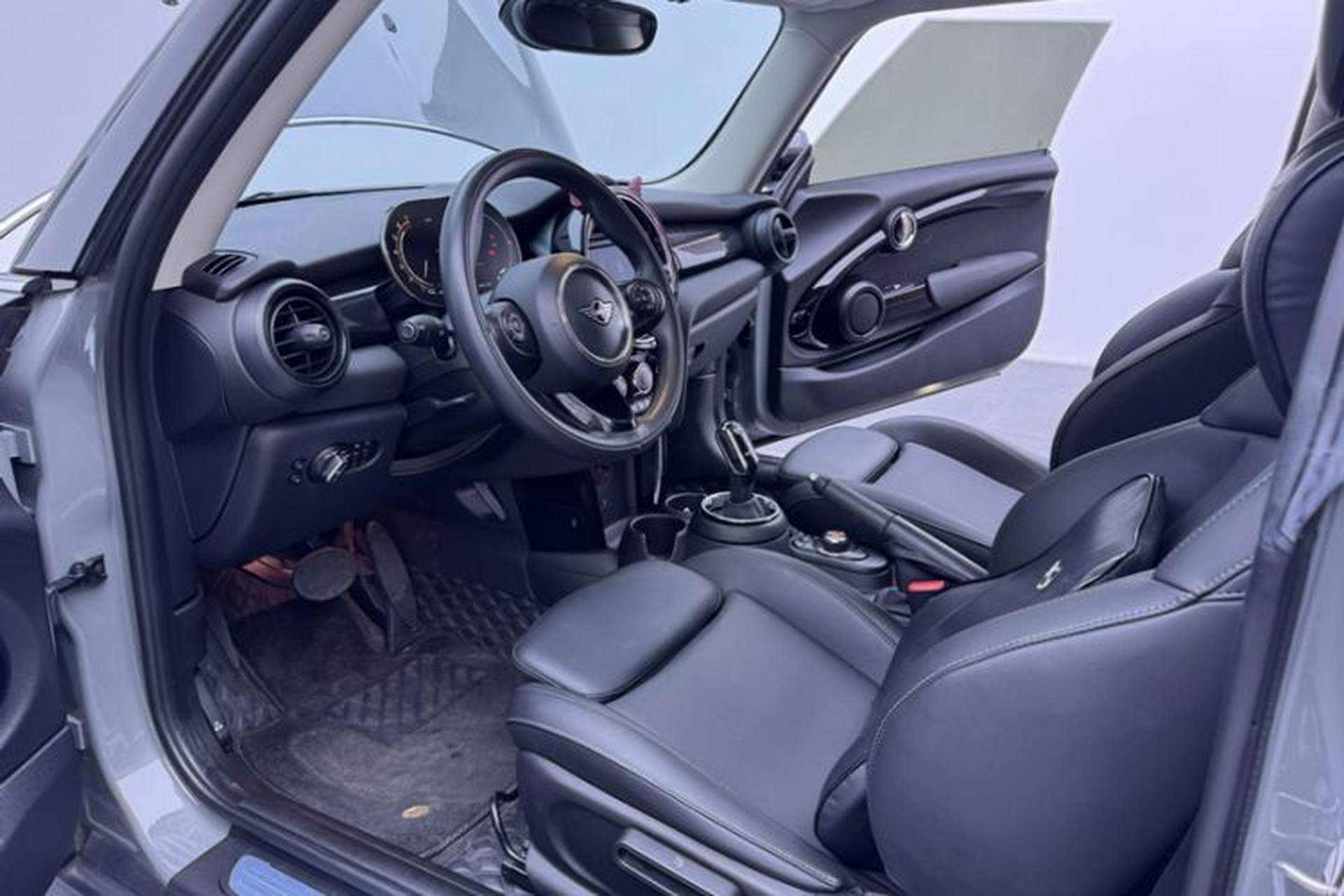 Used MINI 2021 1.5T COOPER Classic Edition Interior 3