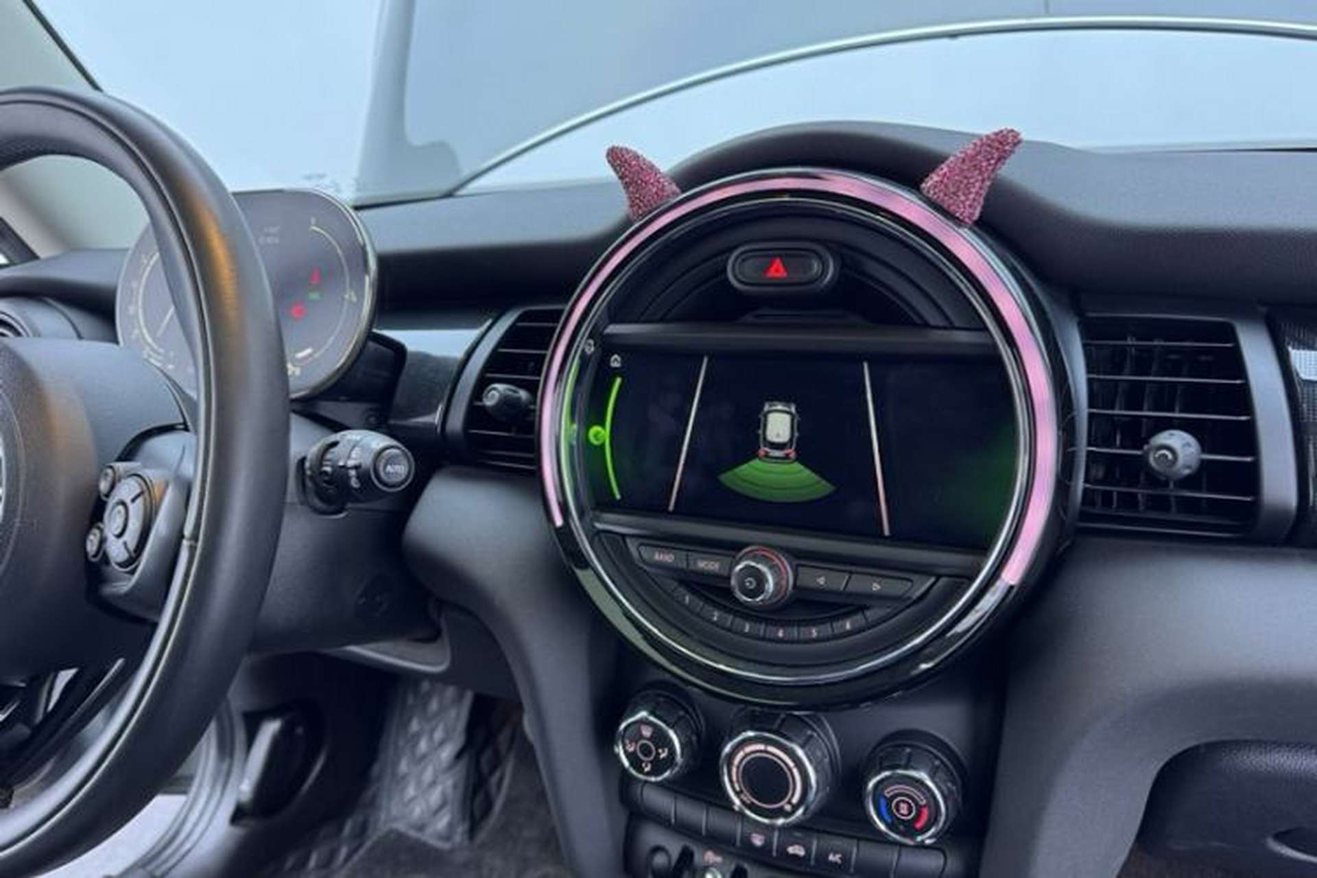 Used MINI 2021 1.5T COOPER Classic Edition Interior 4
