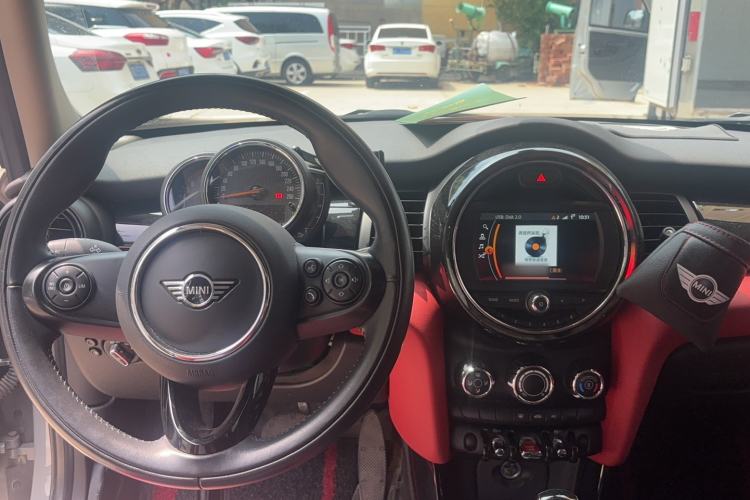 Used MINI 2021 1.5T ONE PLUS Five-Door Edition Interior 5