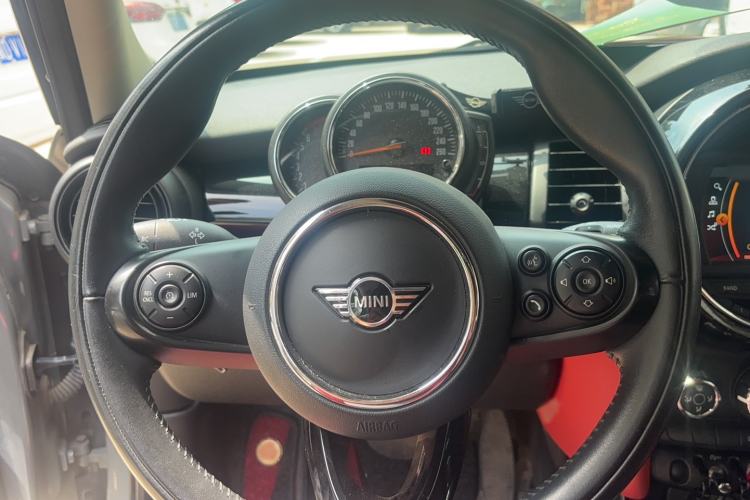 Used MINI 2021 1.5T ONE PLUS Five-Door Edition Interior 6