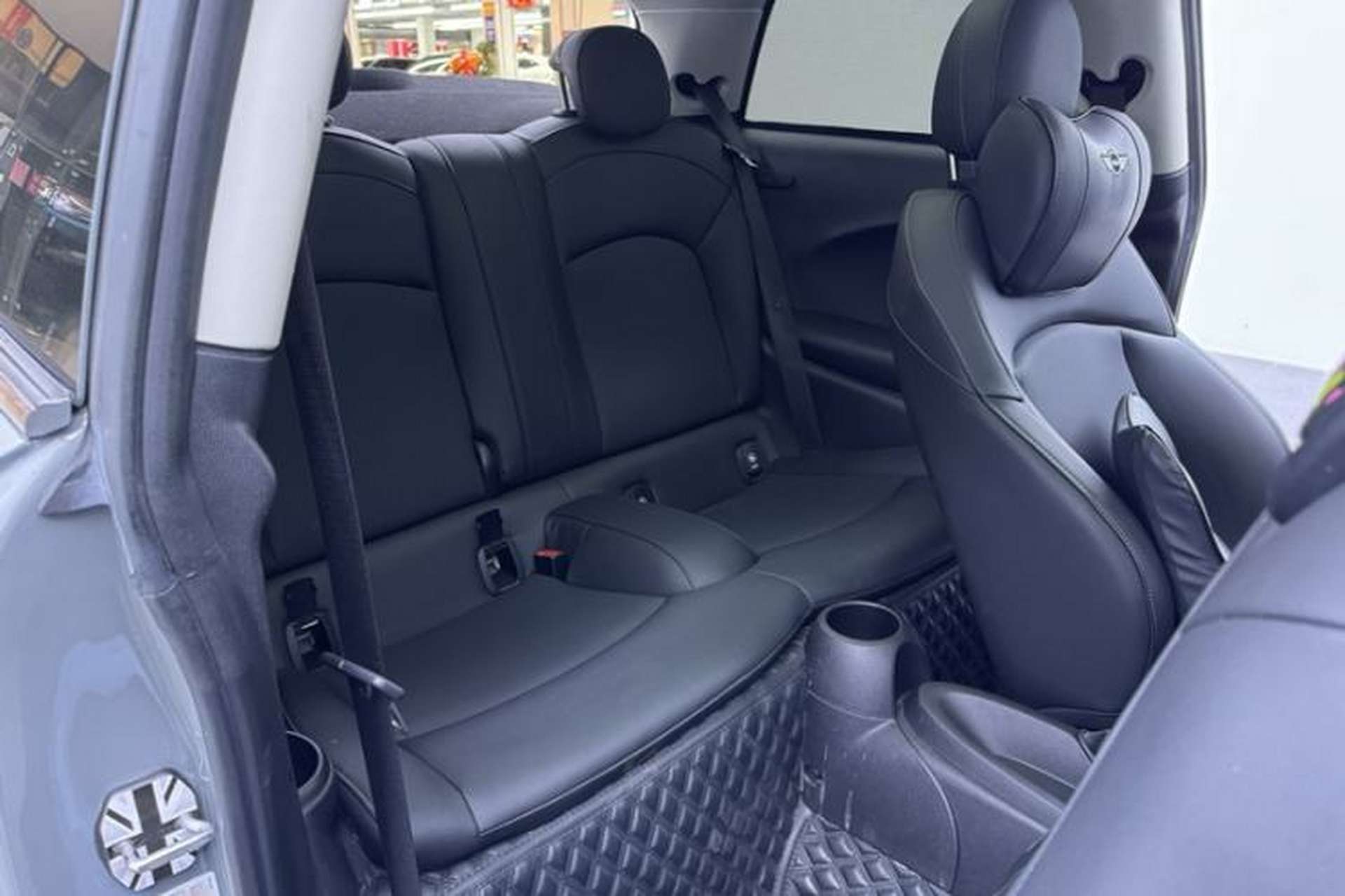 Used MINI 2021 1.5T COOPER Classic Edition Interior 6