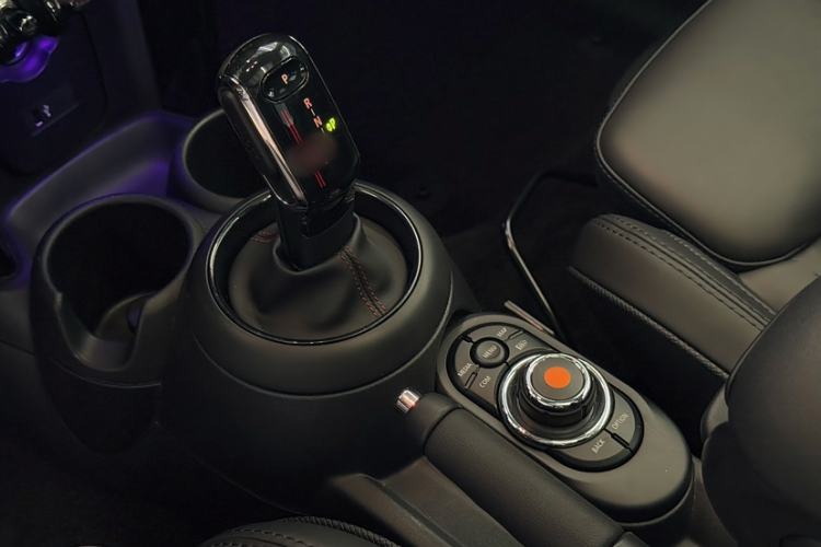 Used MINI 2021 2.0T COOPER S Artist Interior 8