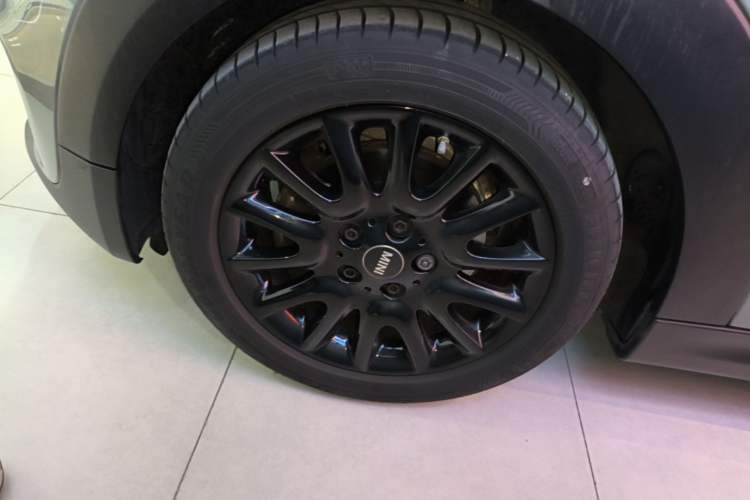 Used MINI 2021 1.5T ONE PLUS Left Front Wheel Hub