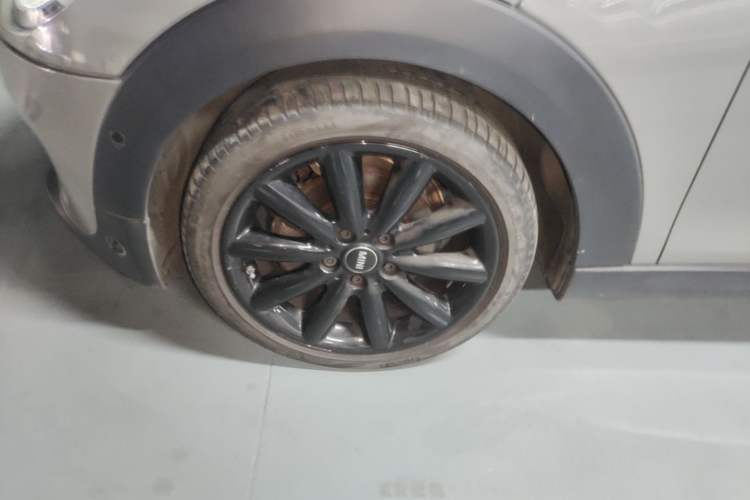 Used MINI 2021 1.5T COOPER Artist Five-Door Edition Left Front Wheel Hub