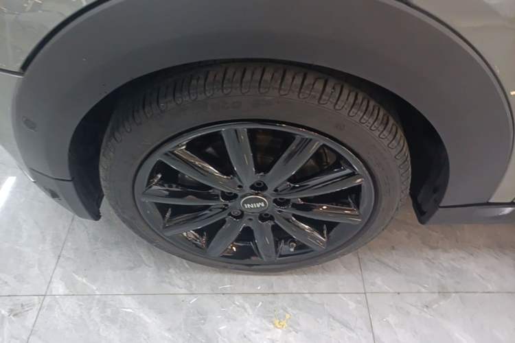 Used MINI 2021 1.5T COOPER Artist Five-Door Edition Left Front Wheel Hub