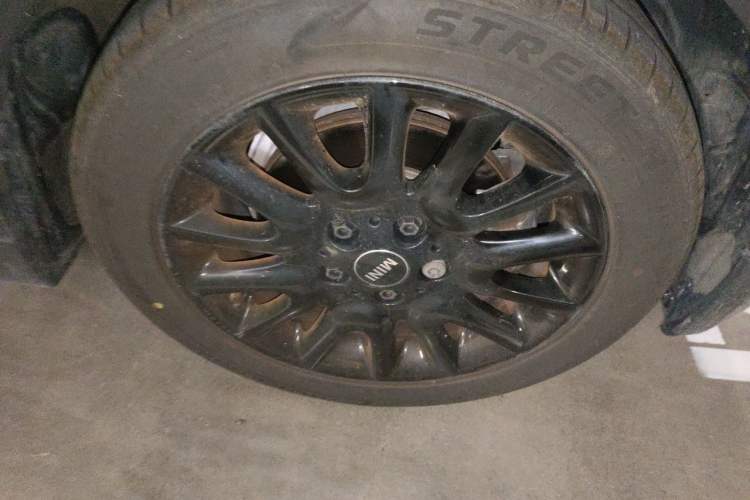 Used MINI 2021 1.5T COOPER Classic Edition Right Front Wheel Hub
