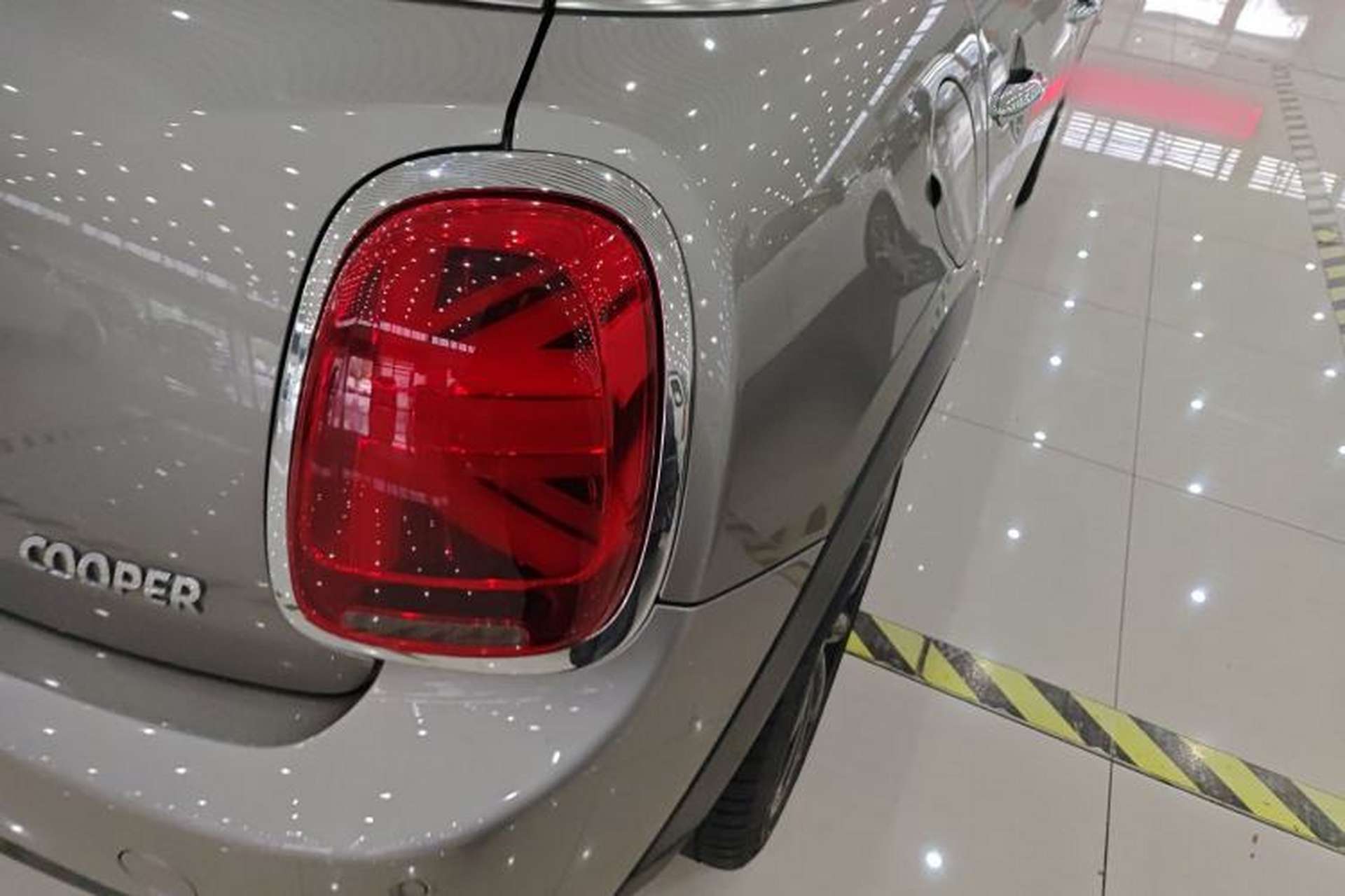 Used MINI 2021 1.5T COOPER Artist Five-Door Edition Right Rear Taillight