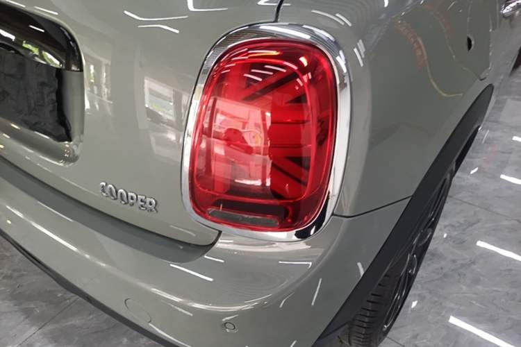 Used MINI 2021 1.5T COOPER Artist Five-Door Edition Right Rear Taillight