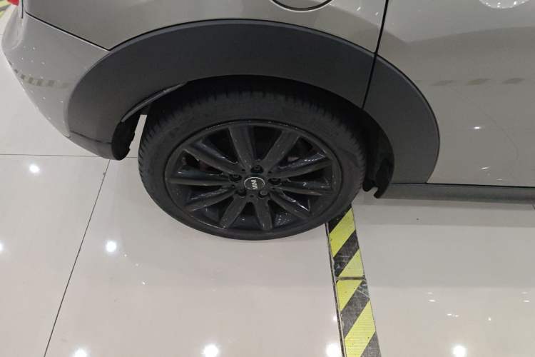 Used MINI 2021 1.5T COOPER Artist Five-Door Edition Right Rear Wheel Hub