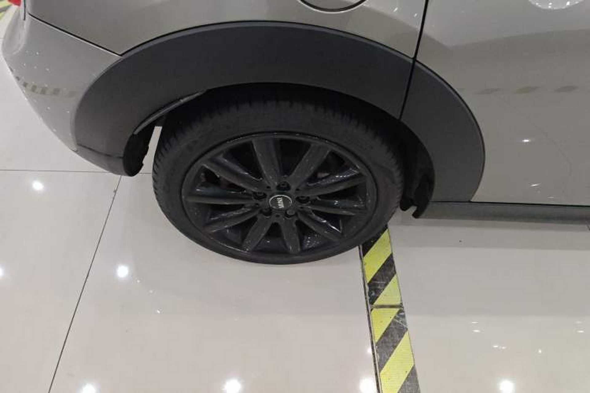 Used MINI 2021 1.5T COOPER Artist Five-Door Edition Right Rear Wheel Hub