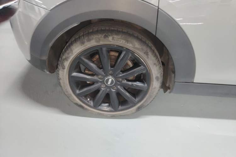 Used MINI 2021 1.5T COOPER Artist Five-Door Edition Right Rear Wheel Hub
