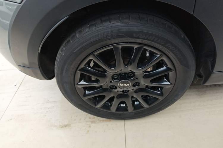 Used MINI 2021 1.5T COOPER Classic Edition Five-Door Version Right Rear Wheel Hub