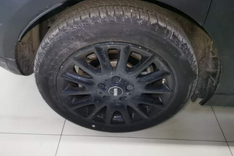 Used MINI 2021 1.5T COOPER Classic Edition Five-Door Version Right Rear Wheel Hub