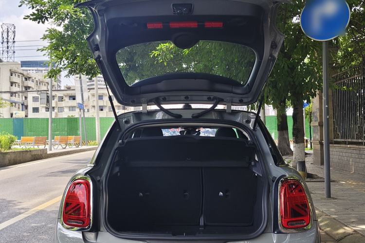 Used MINI 2021 1.5T COOPER Classic Edition Five-Door Version Trunk