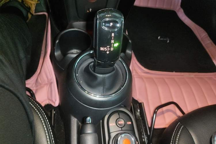 Used MINI 2021 1.5T ONE PLUS Five-Door Edition Gear Lever