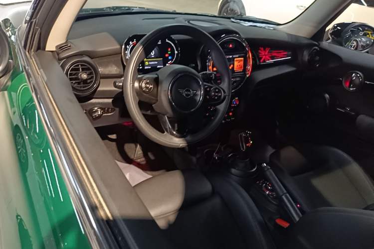 Used MINI 2021 1.5T COOPER Classic Edition Center Console