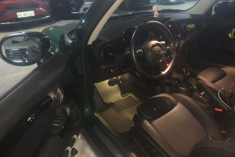 Used MINI 2021 1.5T COOPER Classic Edition Driver Seat
