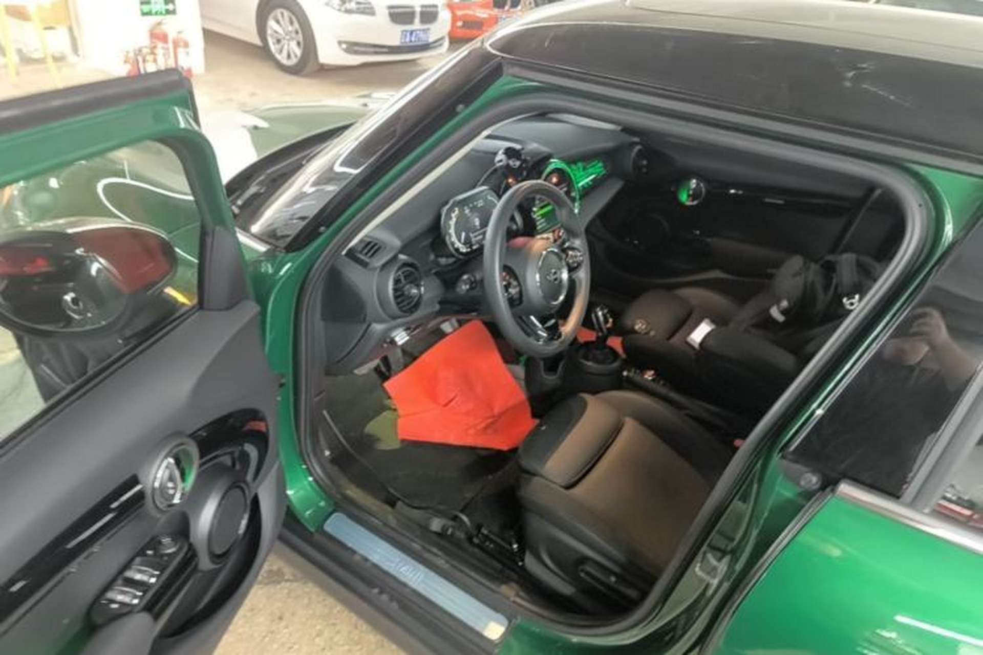 Used MINI 2021 1.5T COOPER Artist Five-Door Edition Driver Seat