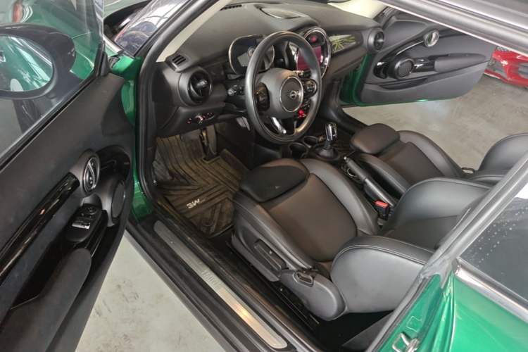 Used MINI 2021 1.5T COOPER Classic Edition Driver Seat