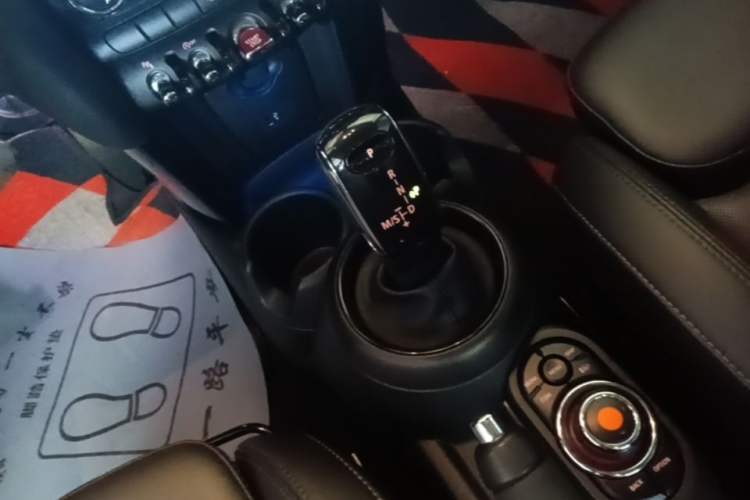 Used MINI 2021 1.5T COOPER Classic Edition Five-Door Version Gear Lever