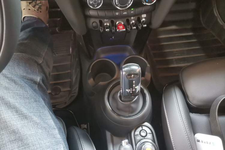 Used MINI 2021 1.5T COOPER Classic Edition Five-Door Version Gear Lever