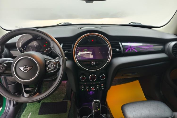 Used MINI 2021 1.5T COOPER Artist Interior 1