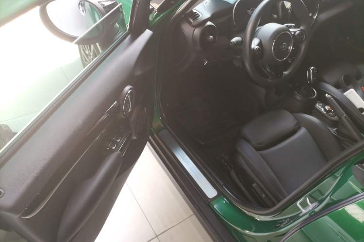 Used MINI 2021 1.5T COOPER Classic Edition Five-Door Version Interior 3