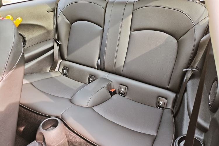 Used MINI 2021 1.5T COOPER Classic Edition Interior 3