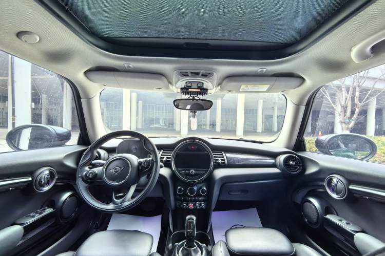 Used MINI 2021 2.0T COOPER S Classic Edition Interior 4