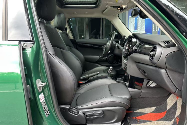 Used MINI 2021 1.5T COOPER Classic Edition Five-Door Version Interior 6