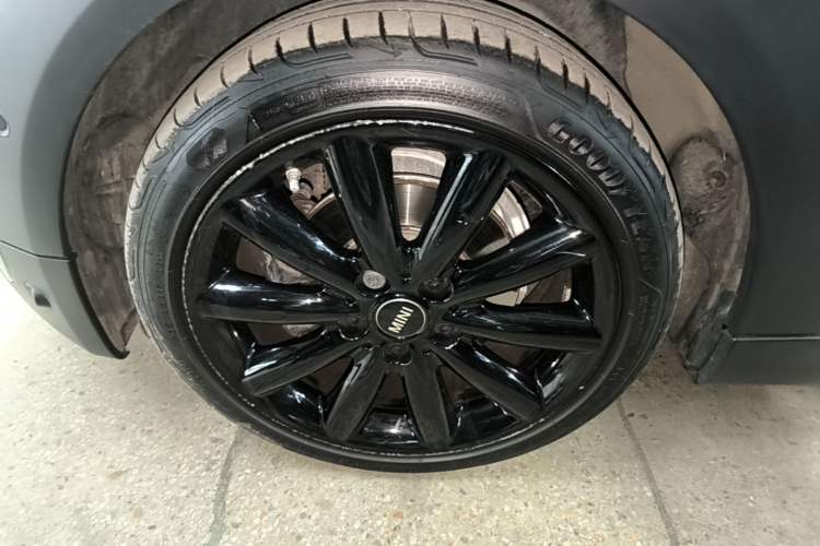 Used MINI 2021 1.5T COOPER Artist Five-Door Edition Left Front Wheel Hub