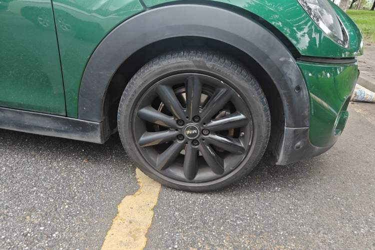 Used MINI 2021 2.0T COOPER S Classic Edition Right Front Wheel Hub