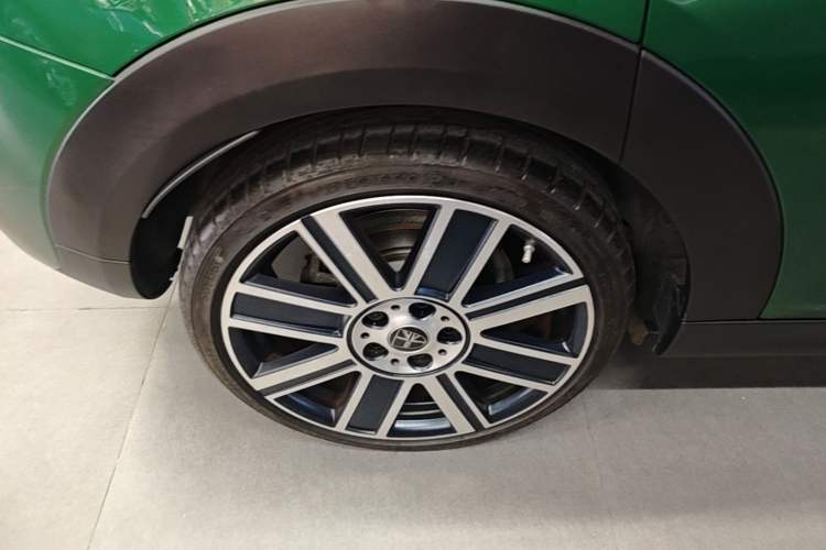 Used MINI 2021 2.0T COOPER S Artist Five-Door Edition Right Rear Wheel Hub