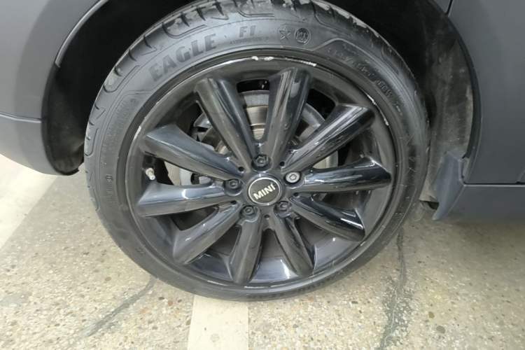 Used MINI 2021 1.5T COOPER Artist Five-Door Edition Right Rear Wheel Hub